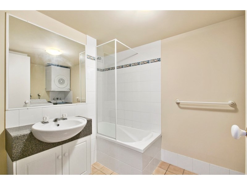 6/13 Johnston Street, Southport QLD 4215