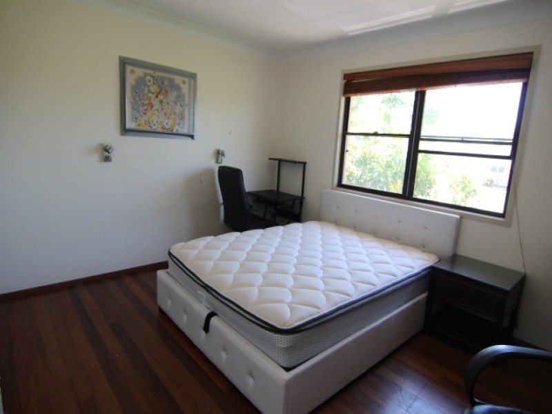 4 Blake Street, Southport QLD 4215