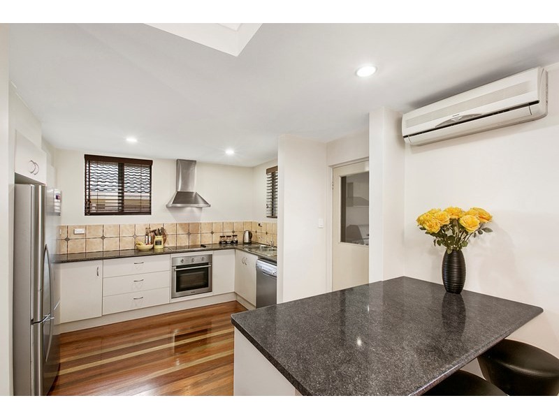 37 Fisher Avenue, Southport QLD 4215
