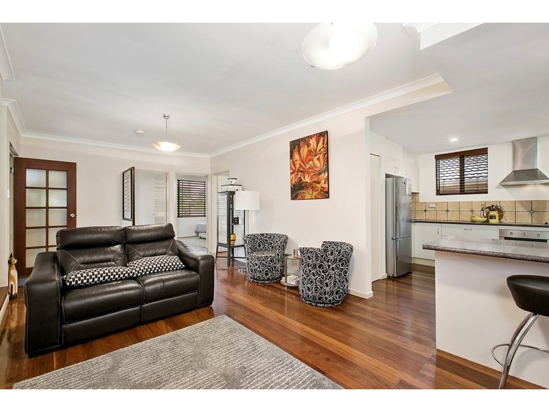 37 Fisher Avenue, Southport QLD 4215