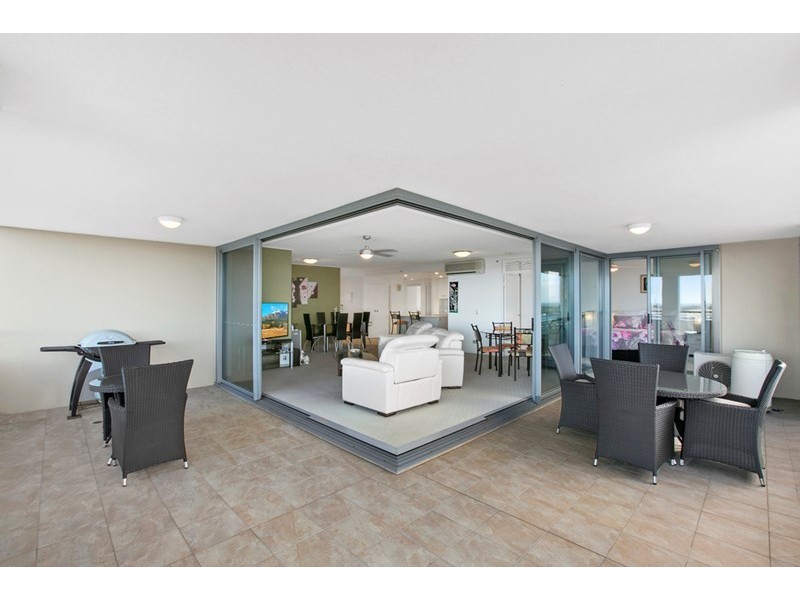 215/105 Scarborough Street, Southport QLD 4215