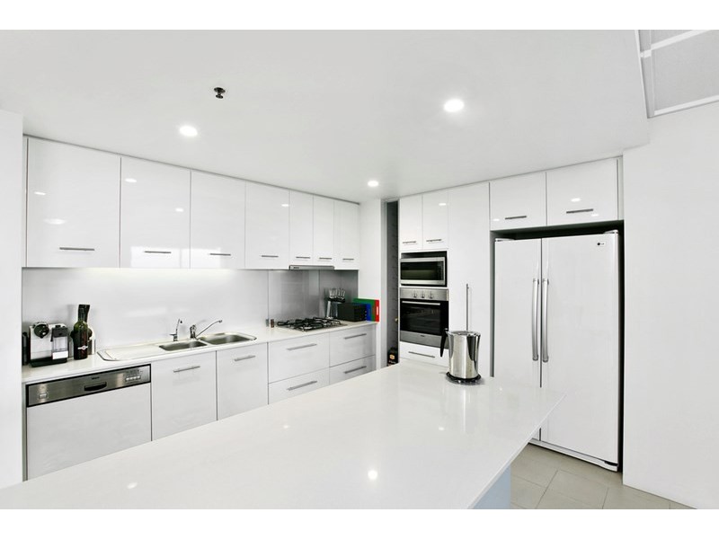 215/105 Scarborough Street, Southport QLD 4215