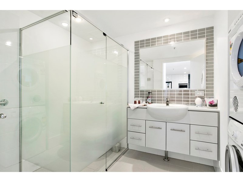 215/105 Scarborough Street, Southport QLD 4215