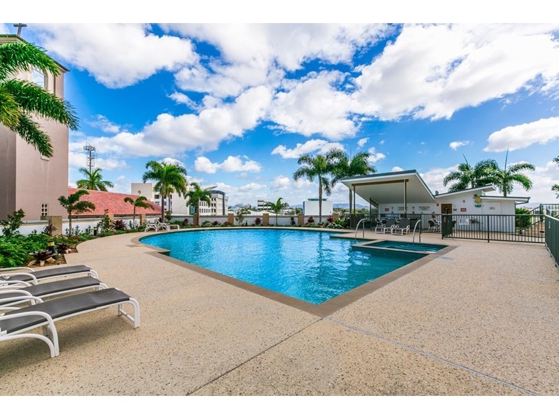 215/105 Scarborough Street, Southport QLD 4215