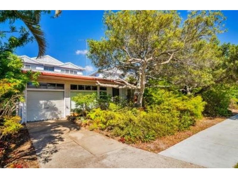 8 Whiting Street, Labrador QLD 4215