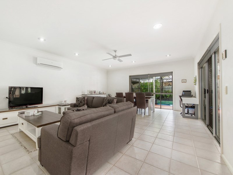 5 Ivor Court, Benowa QLD 4217