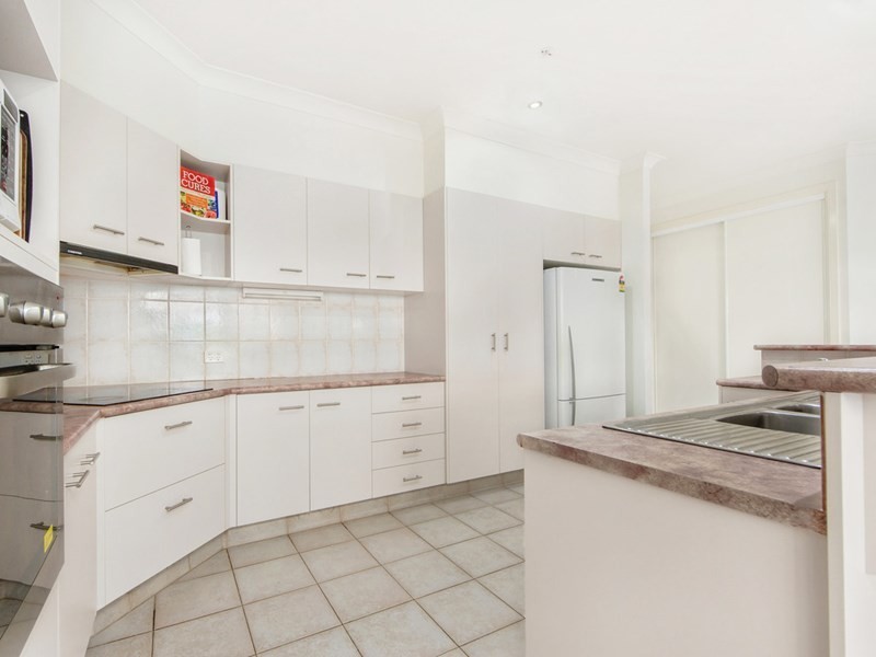 5 Ivor Court, Benowa QLD 4217