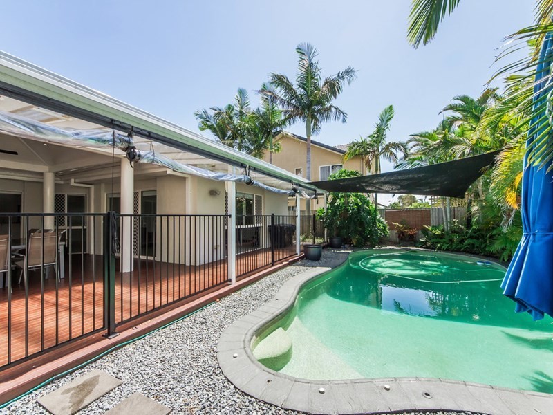 5 Ivor Court, Benowa QLD 4217