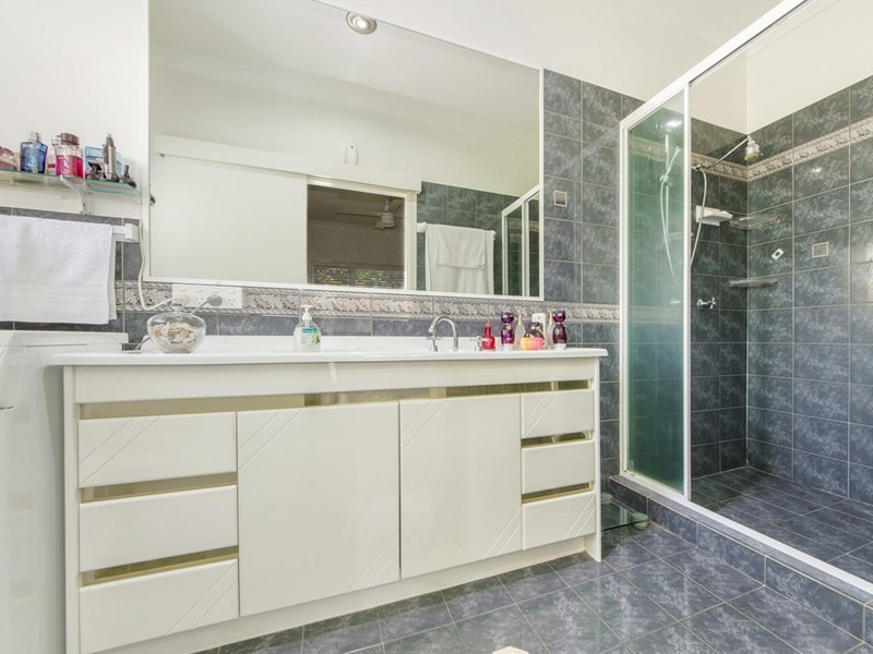 5 Ivor Court, Benowa QLD 4217