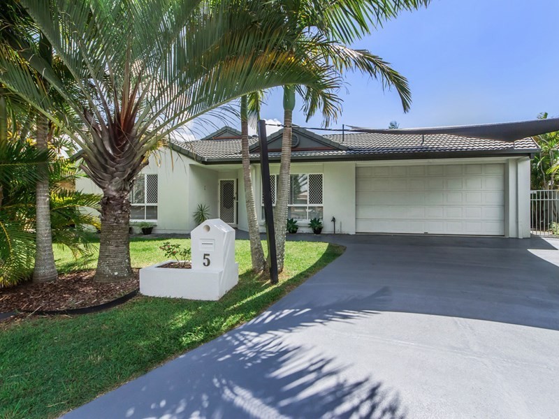 5 Ivor Court, Benowa QLD 4217