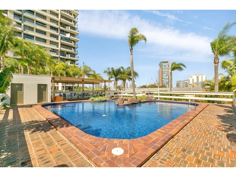15E/10 Marine Parade, Southport QLD 4215