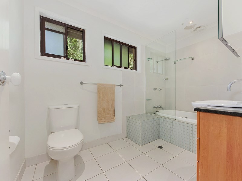 32 Cotlew Street, Southport QLD 4215