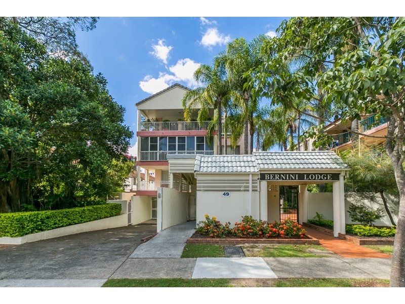 2/49 Bauer Street, Southport QLD 4215