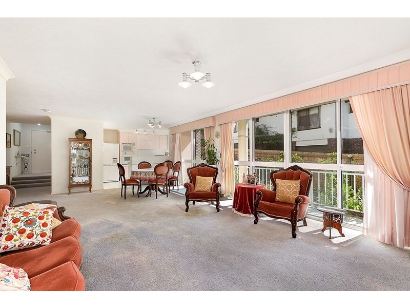 2/49 Bauer Street, Southport QLD 4215