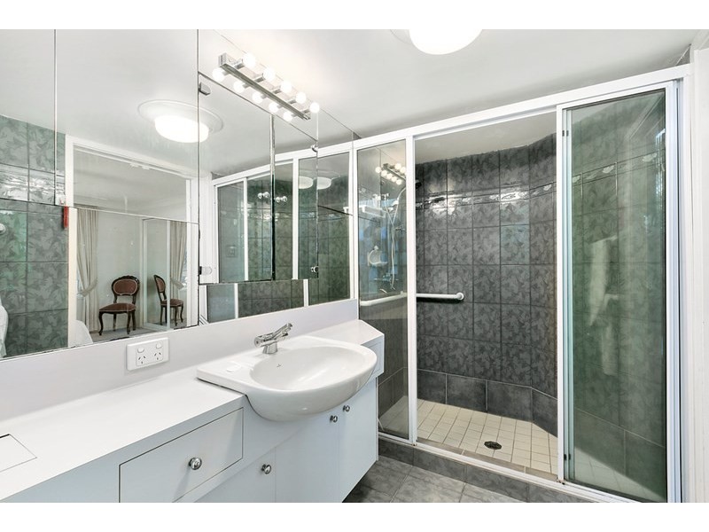 2/49 Bauer Street, Southport QLD 4215