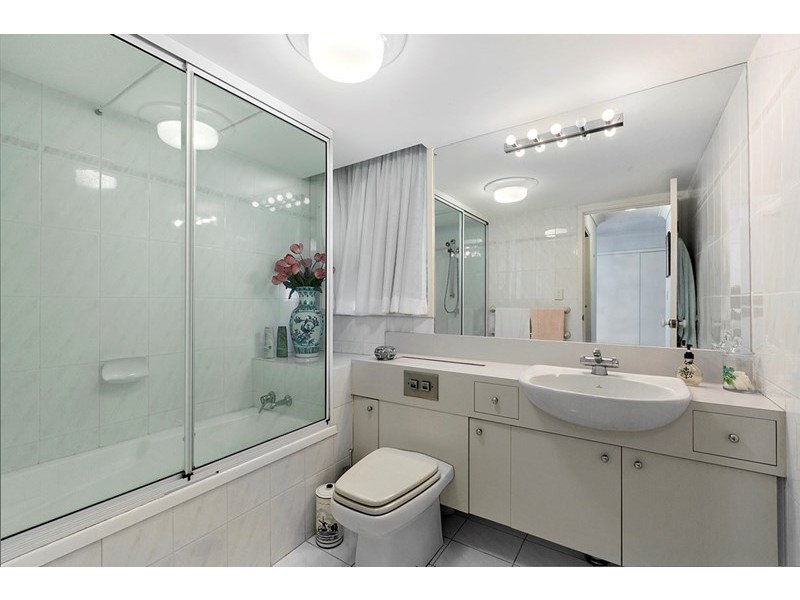 2/49 Bauer Street, Southport QLD 4215