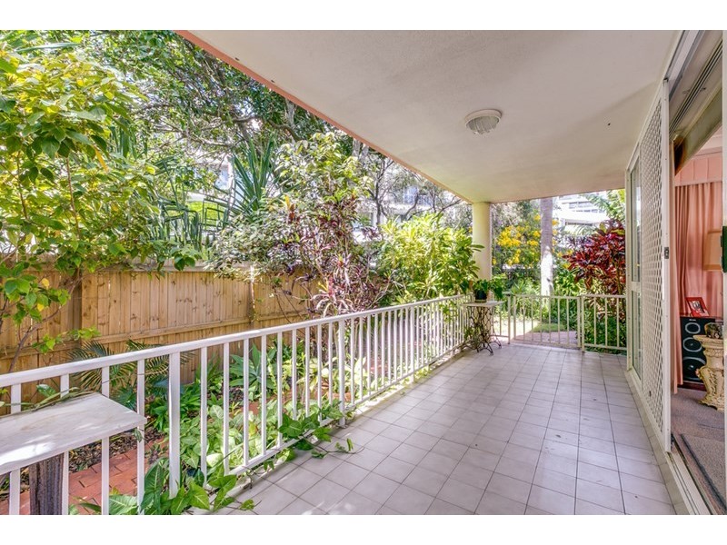 2/49 Bauer Street, Southport QLD 4215