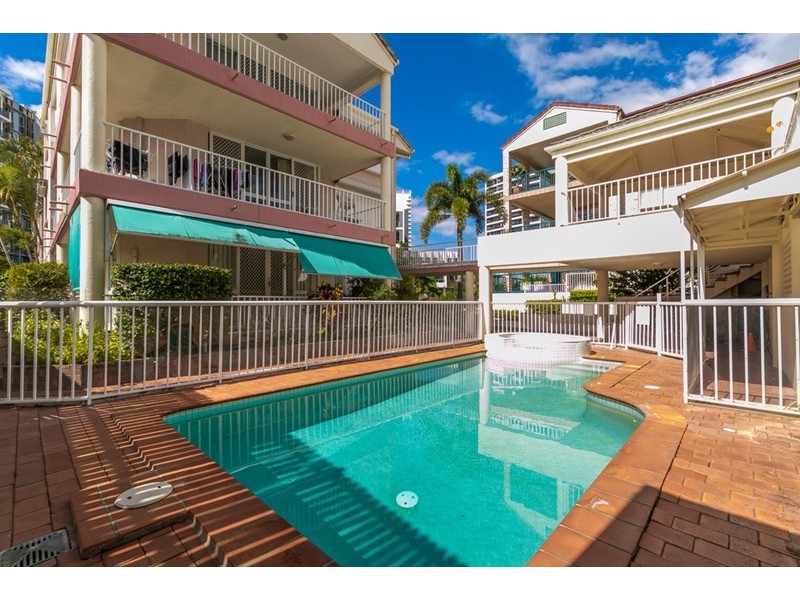 2/49 Bauer Street, Southport QLD 4215