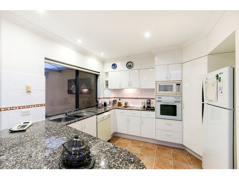 2/125 Santa Cruz Boulevard, Clear Island Waters QLD 4226