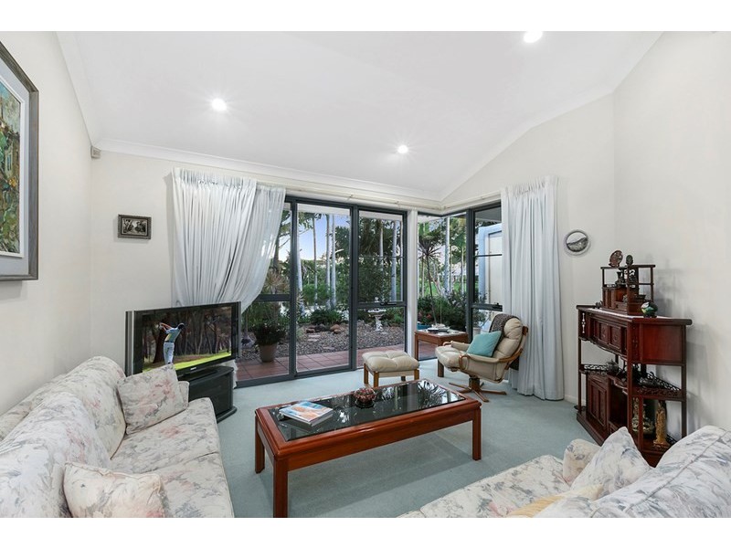 2/125 Santa Cruz Boulevard, Clear Island Waters QLD 4226