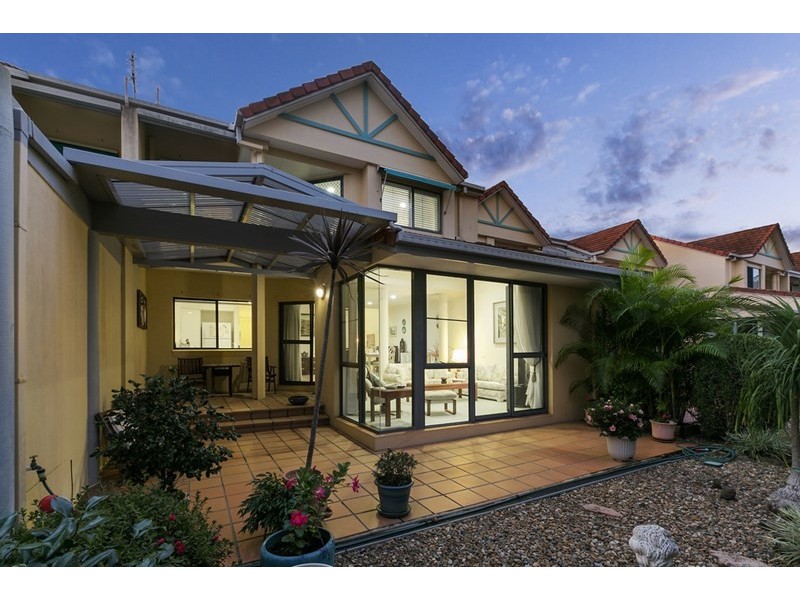 2/125 Santa Cruz Boulevard, Clear Island Waters QLD 4226