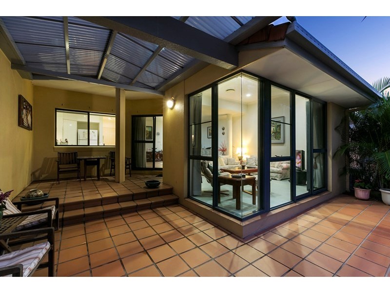 2/125 Santa Cruz Boulevard, Clear Island Waters QLD 4226