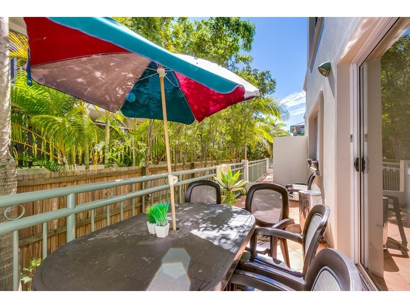 2/7-11 Johnston Street, Southport QLD 4215