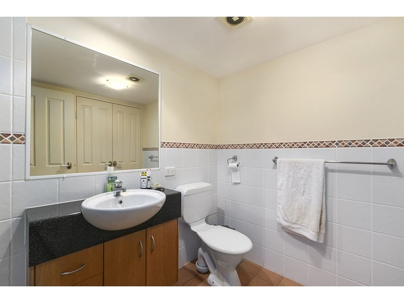 2/7-11 Johnston Street, Southport QLD 4215