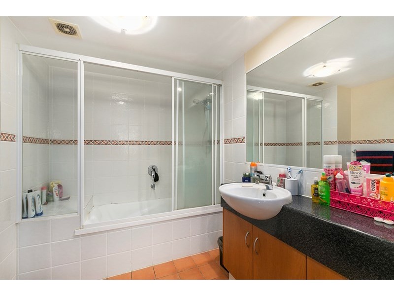 2/7-11 Johnston Street, Southport QLD 4215