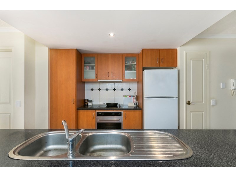 2/7-11 Johnston Street, Southport QLD 4215