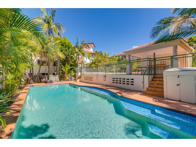 2/7-11 Johnston Street, Southport QLD 4215