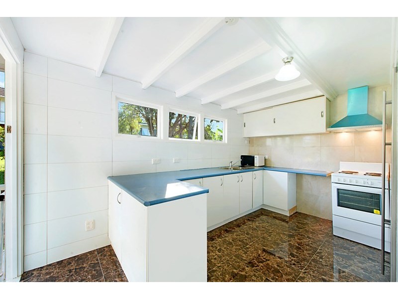 34 Geoffrey Avenue, Southport QLD 4215