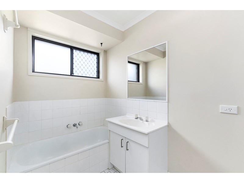 2/47 Usher Avenue, Labrador QLD 4215