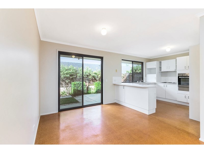 2/47 Usher Avenue, Labrador QLD 4215