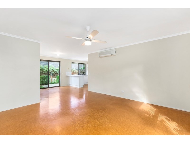 2/47 Usher Avenue, Labrador QLD 4215