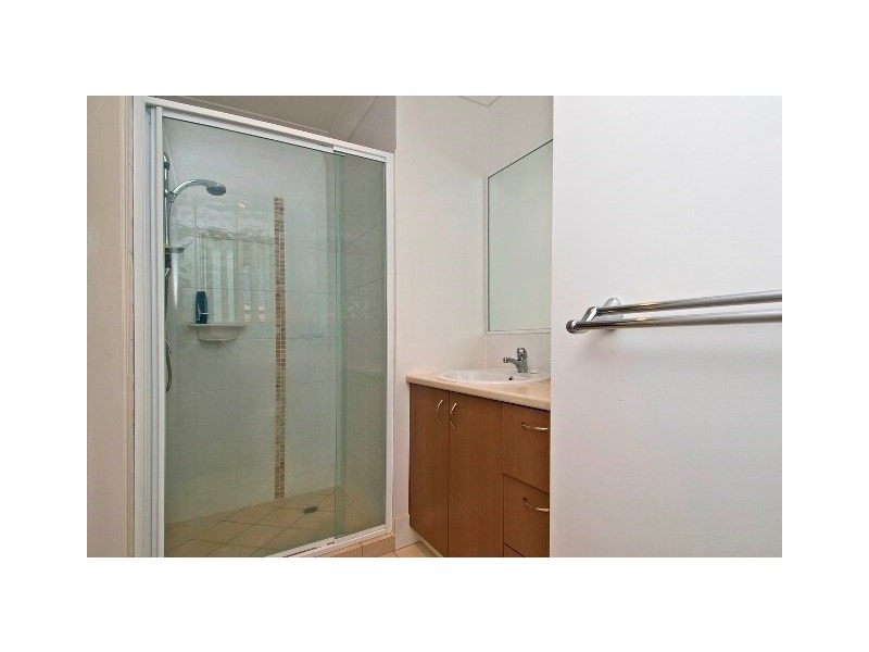 8/131 Muir Street, Labrador QLD 4215