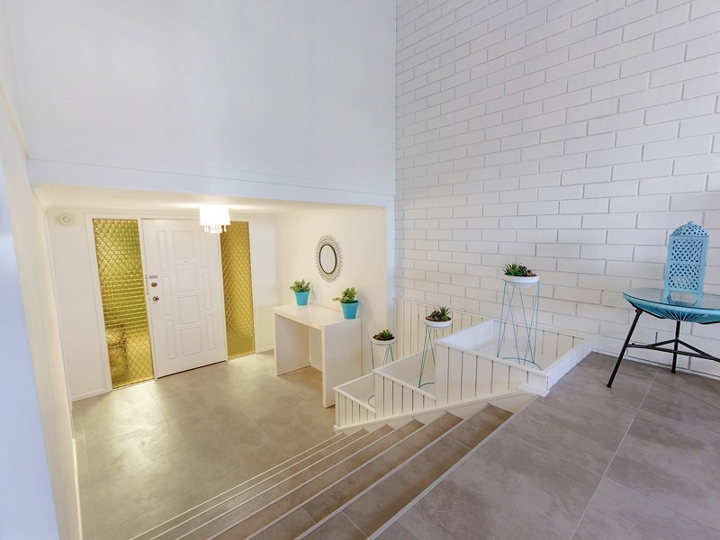 2/3 Orvieto Avenue, Mermaid Waters QLD 4218