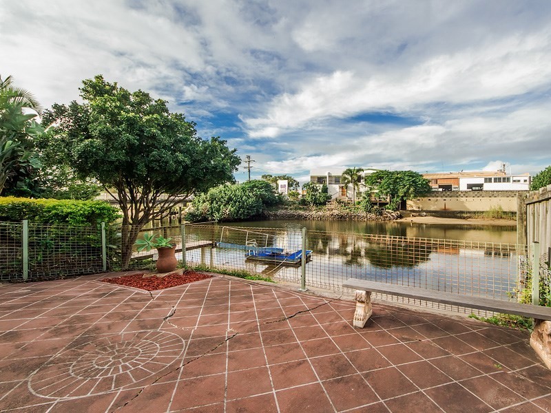 2/3 Orvieto Avenue, Mermaid Waters QLD 4218