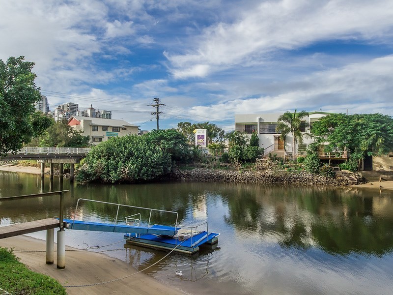 2/3 Orvieto Avenue, Mermaid Waters QLD 4218