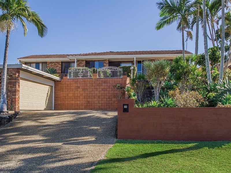 14 Chartwell Drive, Benowa QLD 4217