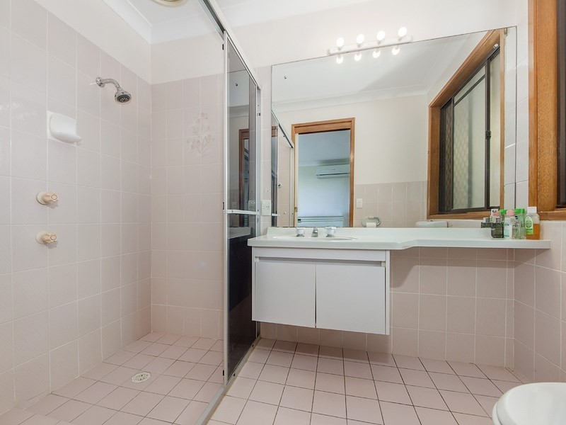 14 Chartwell Drive, Benowa QLD 4217