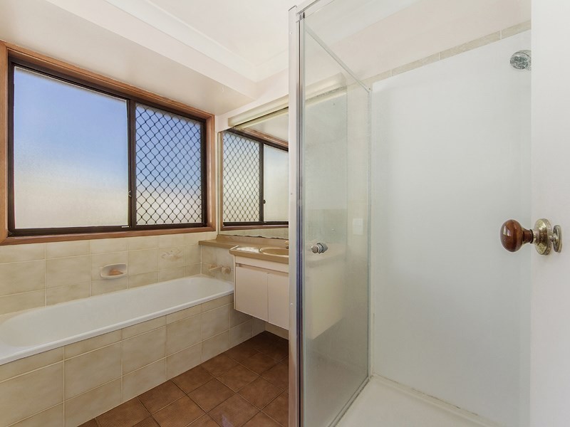 14 Chartwell Drive, Benowa QLD 4217