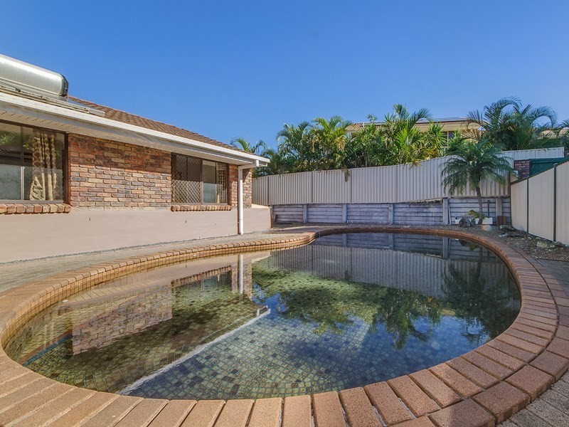 14 Chartwell Drive, Benowa QLD 4217