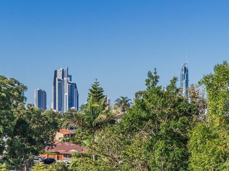 14 Chartwell Drive, Benowa QLD 4217