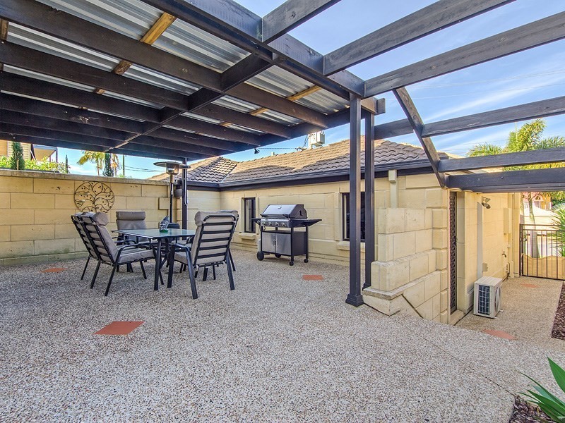 1/4 Mason Street, Southport QLD 4215