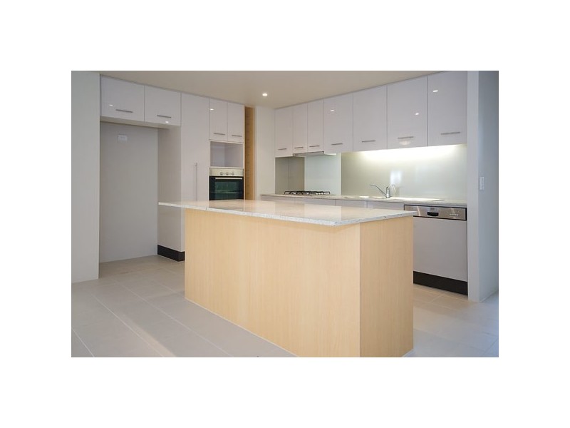 202/105 Scarborough Street, Southport QLD 4215