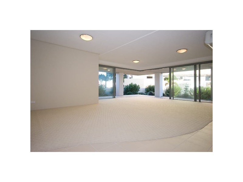 202/105 Scarborough Street, Southport QLD 4215