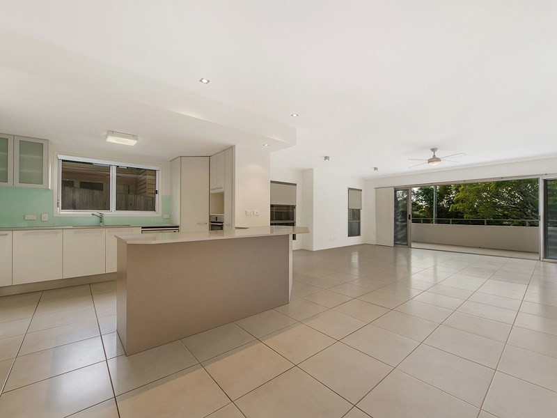 1/8 Walton Street, Southport QLD 4215