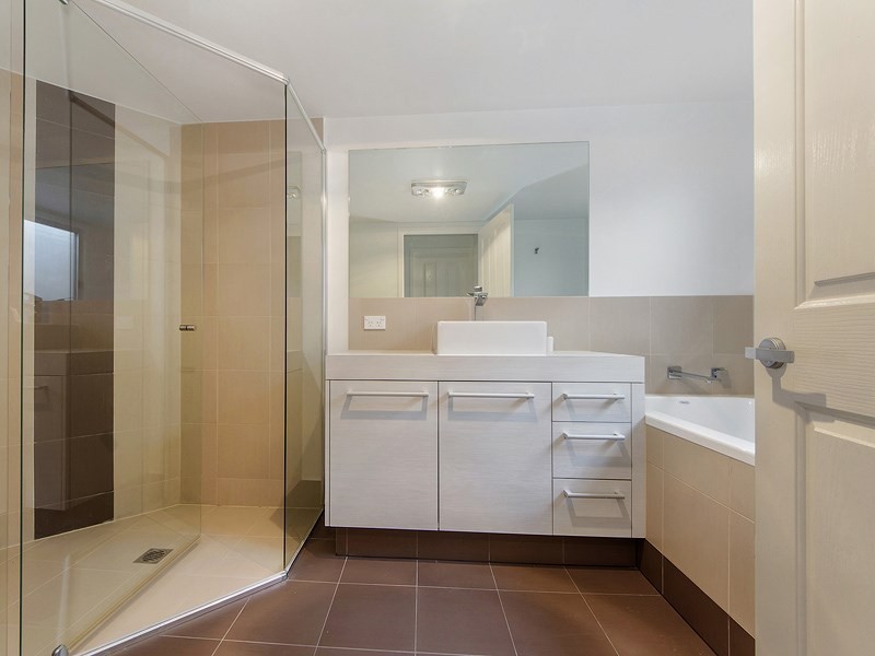 1/8 Walton Street, Southport QLD 4215