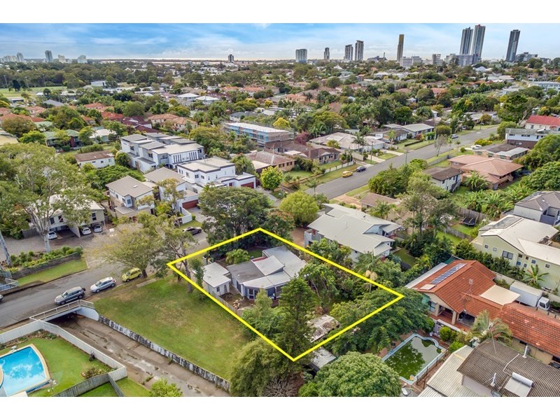 130 Falconer Street, Southport QLD 4215